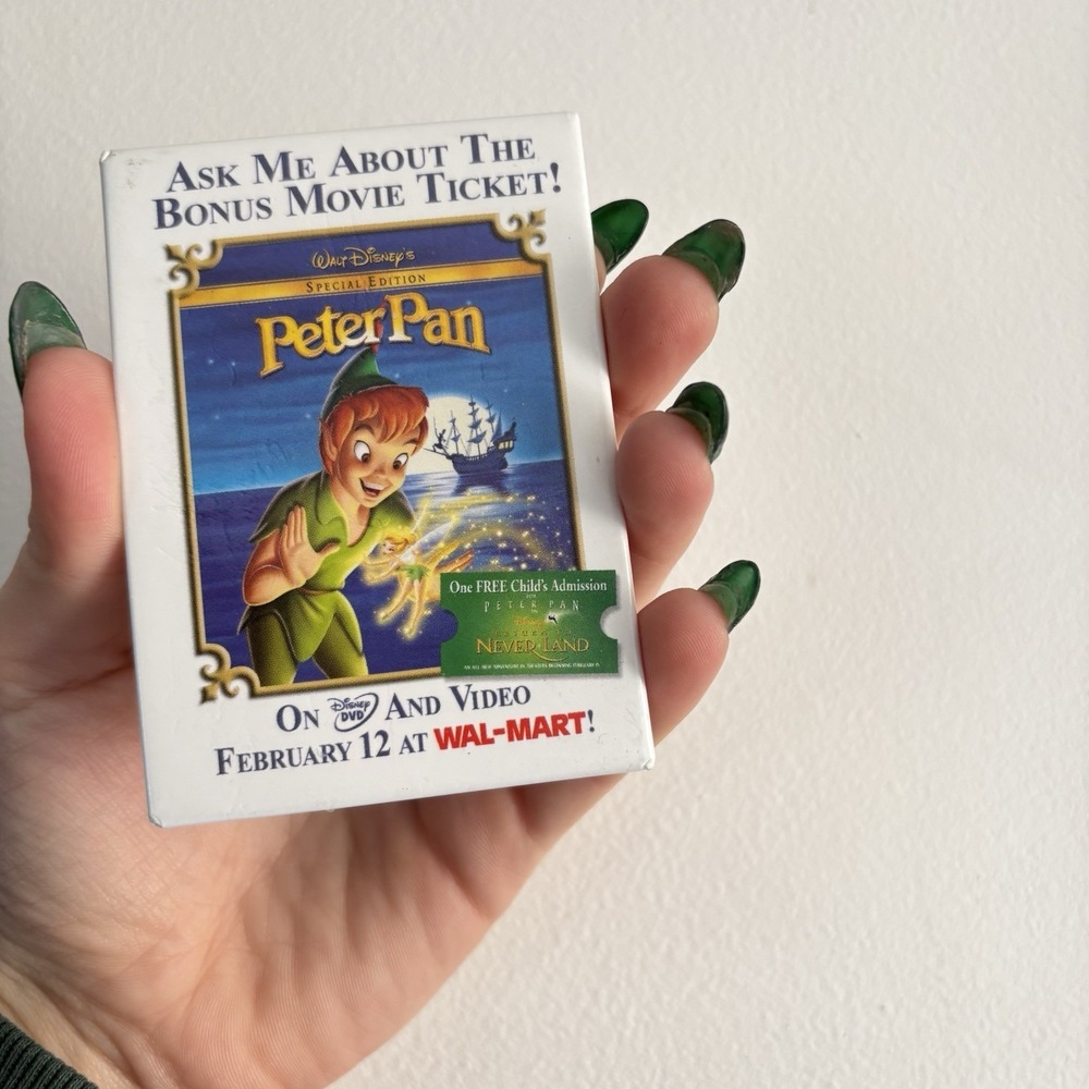 Vintage Peter Pan Movie Promo Pin Brooch Button Disney Y2K Blue Walmart - Picture 3 of 5